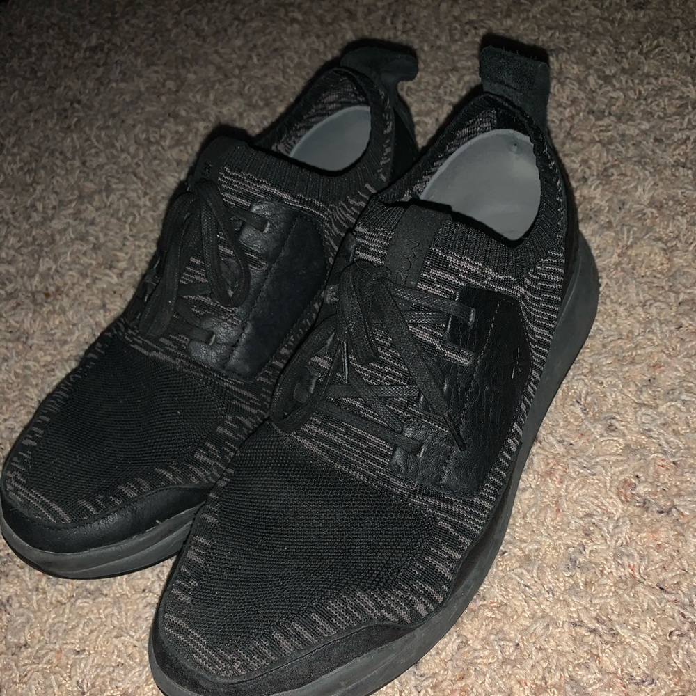 Men’s nonslip shoes size 11